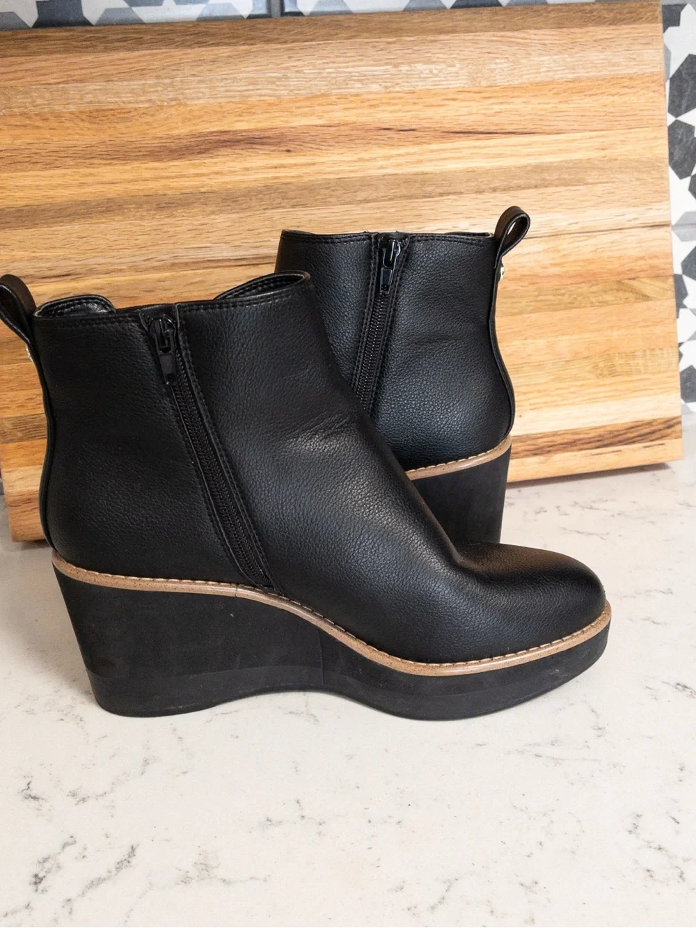 Kelly & Katie Black Asina Chelsea Wedge Platform Booties Boots 7.5